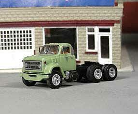 1966-1977_chevrolet_c-90_tandem-axle_tractor_wlow_cab_short_hood_resin_ki_696-v374_big.jpg